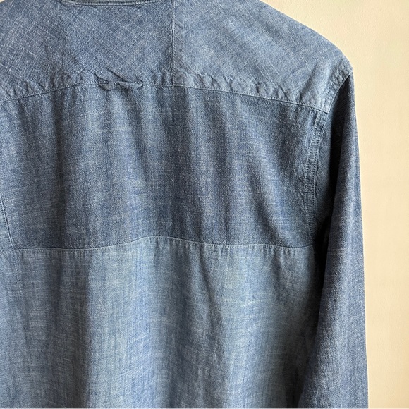 Levi’s Two Tone Cotton Button Down - Picture 4 of 7